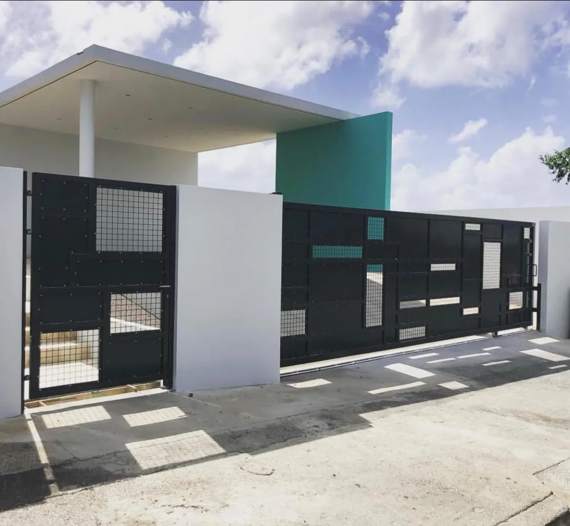 aluminium plaatwerk op maat toegepast in bouwproject